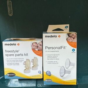 Medela Freestyle Spare Parts Kit with Cream Connectors and Breast Shields